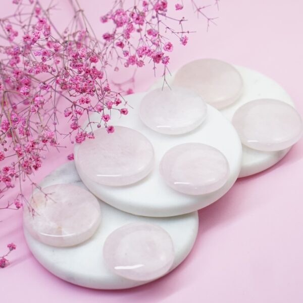 polerowany kwarc różowy okrągły