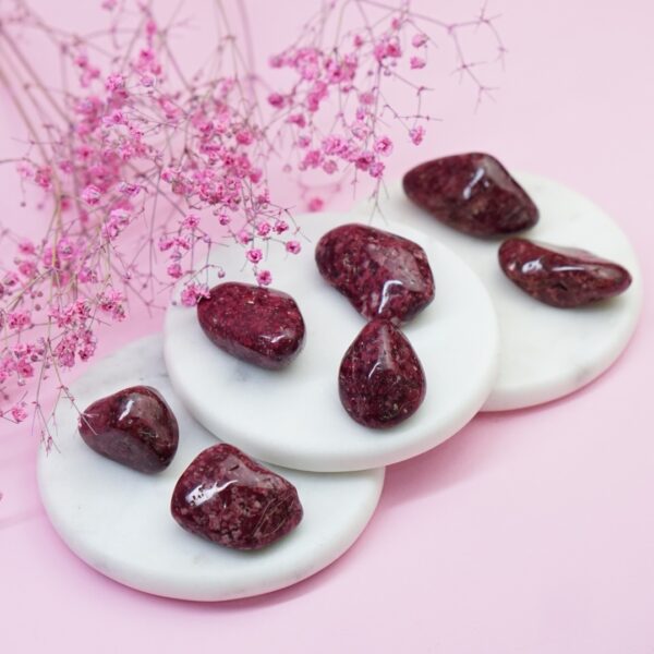 granat polerowany jasny