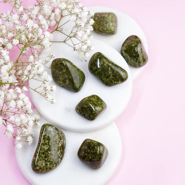 epidot zielony polerowany