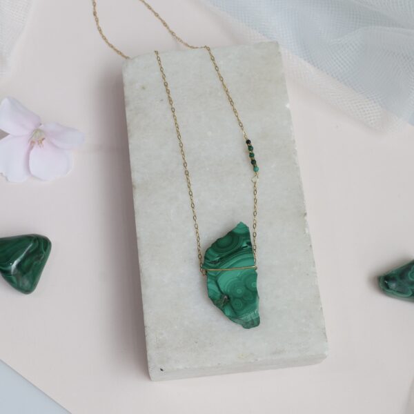 naszyjnik z malachitu z kuleczkami