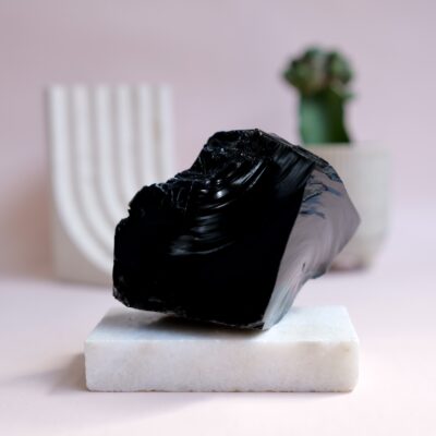 obsydian surowy okaz 2