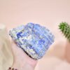 Lapis Lazuli Surowy: Kamień Komunikacji i Intuicji z Afganistanu, Bryłka 616 g (13 × 9 cm), nr 2 5 lapis surowy nr 2 w ręku