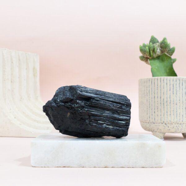 Czarny Turmalin Surowy: Kamień Ochronny i Uziemiający, Naturalny Okaz 618 g (11 × 4,5 cm), nr 10 1 czarny turmalin 10