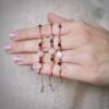 Bransoletka minimalistyczna z kwarcem różowym, granatem i rodonitem - Amulet Szczęśliwej Miłości 7 Minimalistyczna bransoletka z kwarcem różowym, granatem i rodonitem, Amulet Szczęśliwej Miłości kilka sztuk