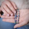 Bransoletka z lapis lazuli, azurytem i amazonitem - Amulet Szczęśliwej Drogi 6 Bransoletka z lapis lazuli, azurytem i amazonitem, Amulet Szczęśliwej Drogi na dłoni