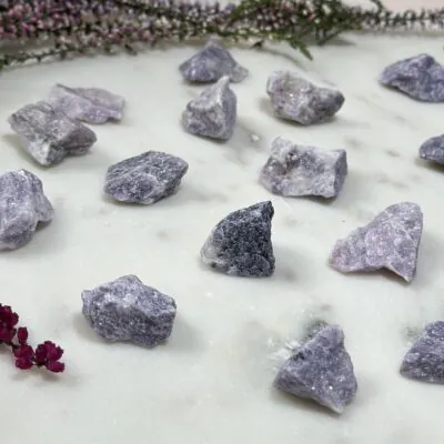 surowe lepidolity mini